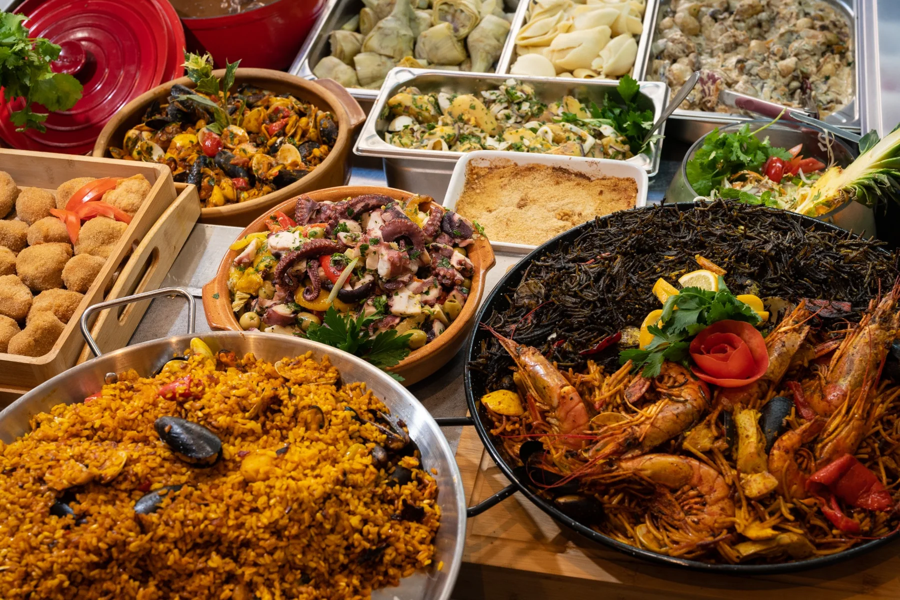 Buffet traiteur La Cocina 38 avec paëllas et tapas