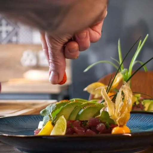 Tartare-de-thon-frais-et-avocat-Traiteur-a-domicile-la-cocina-Grenoble